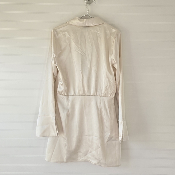 NWT Hello Molly Silky Girl Vibes Satin Mini Dress Champagne 6 - Picture 4 of 9